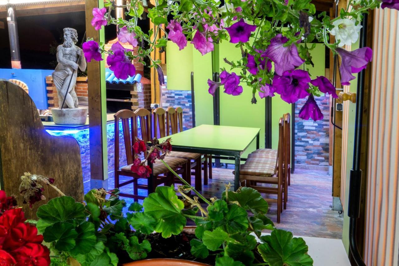 Casa Julian Villa ซิสเตียร์นา ภายนอก รูปภาพ